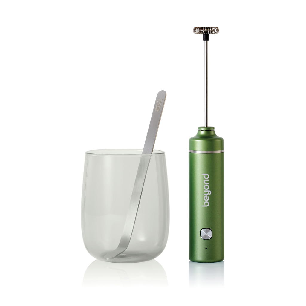 Matcha-set met melkopschuimer en logo als eindejaarsgeschenk voor personeel