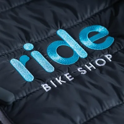 logo geborduurd op een bodywarmer