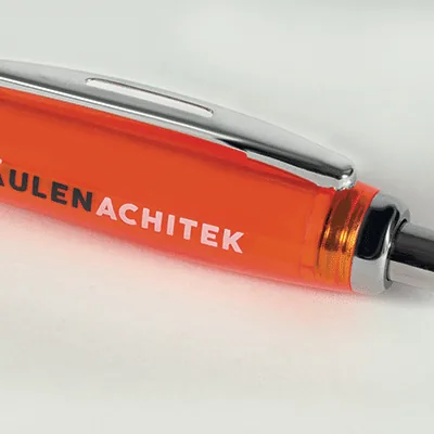 oranje pen met wit en zwart tampondruk op houder